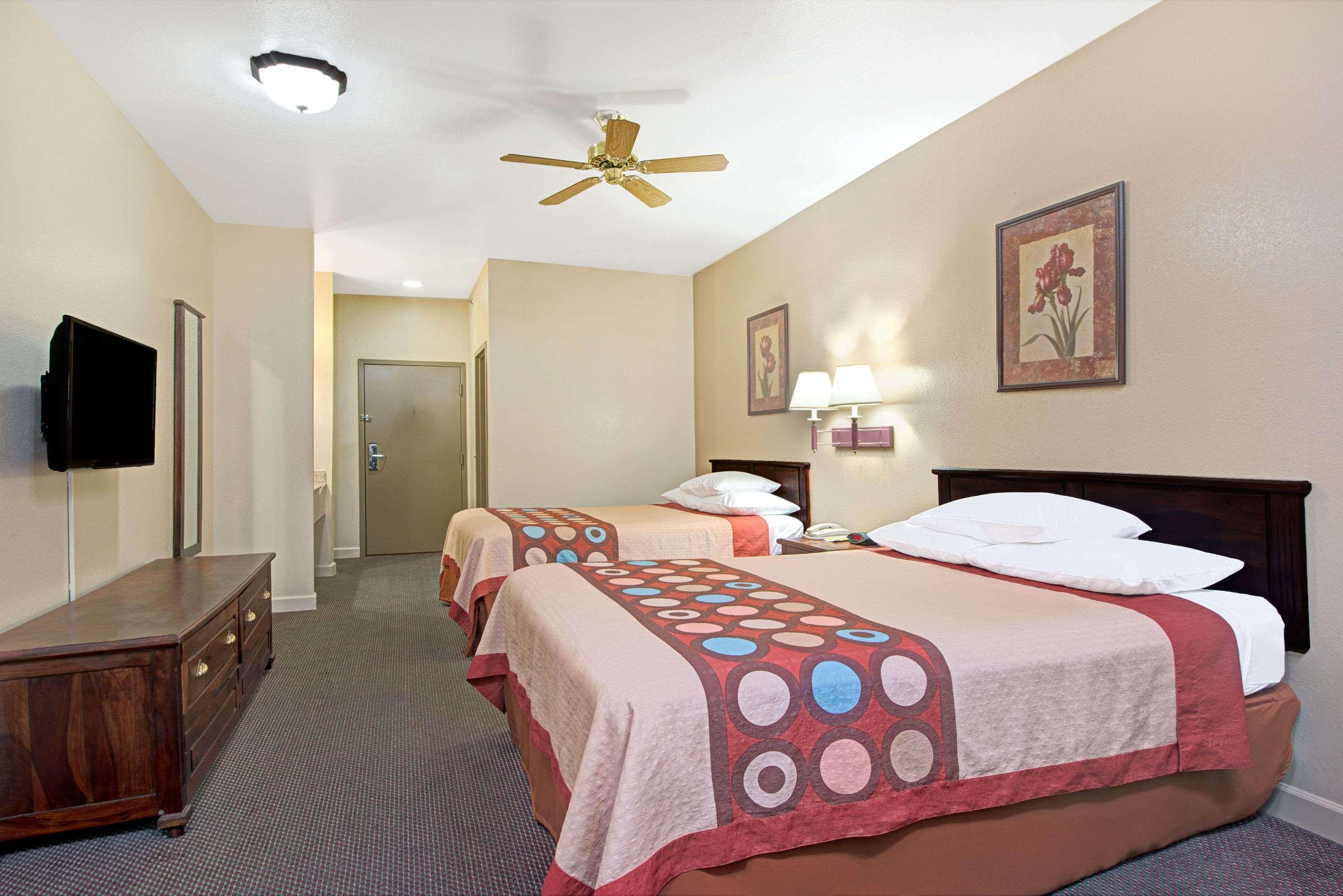 ซูเปอร์ 8 บาย วินด์แฮม เซนต์หลุยส์ แอร์พอร์ต Hotel Woodson Terrace ภายนอก รูปภาพ