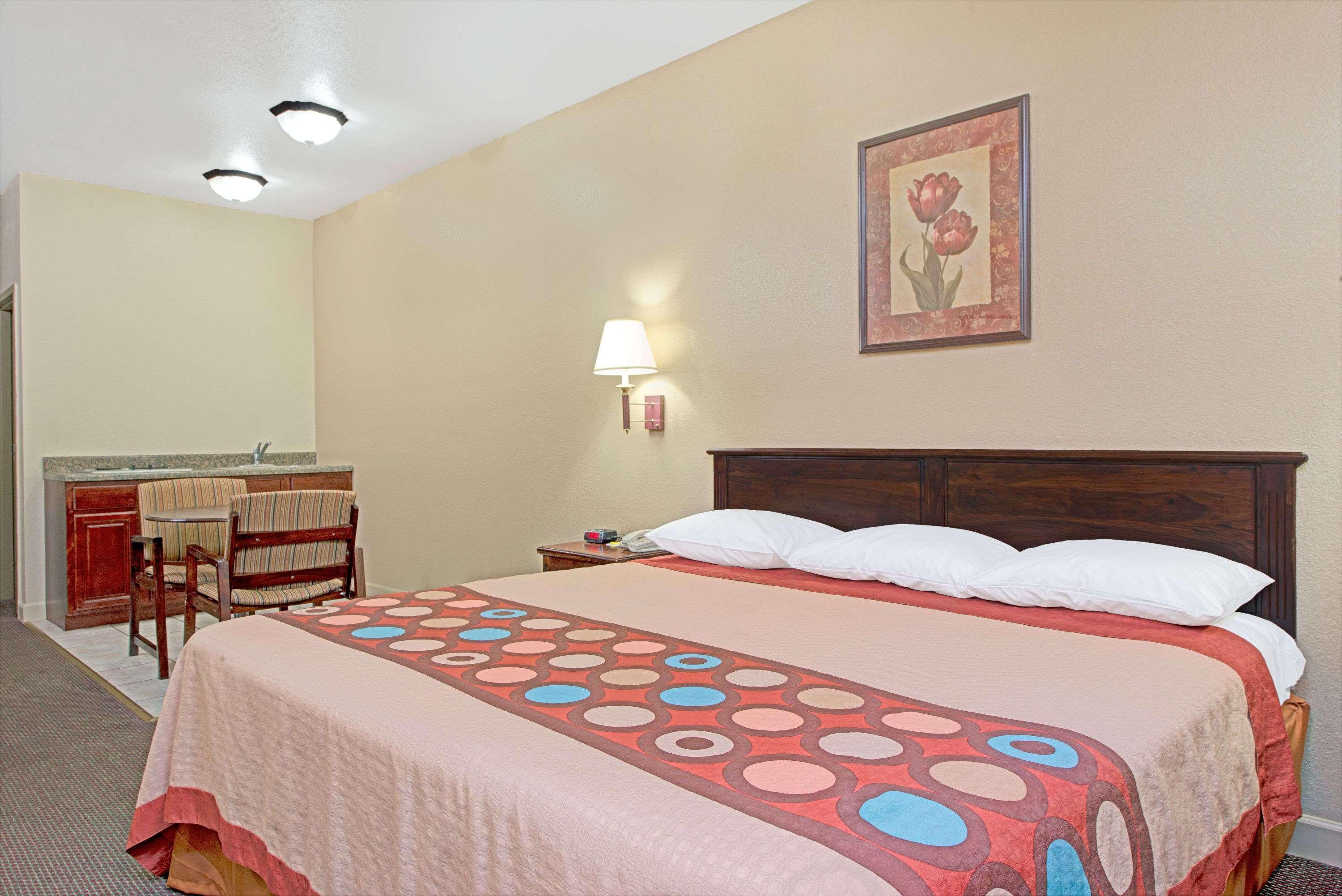 ซูเปอร์ 8 บาย วินด์แฮม เซนต์หลุยส์ แอร์พอร์ต Hotel Woodson Terrace ภายนอก รูปภาพ