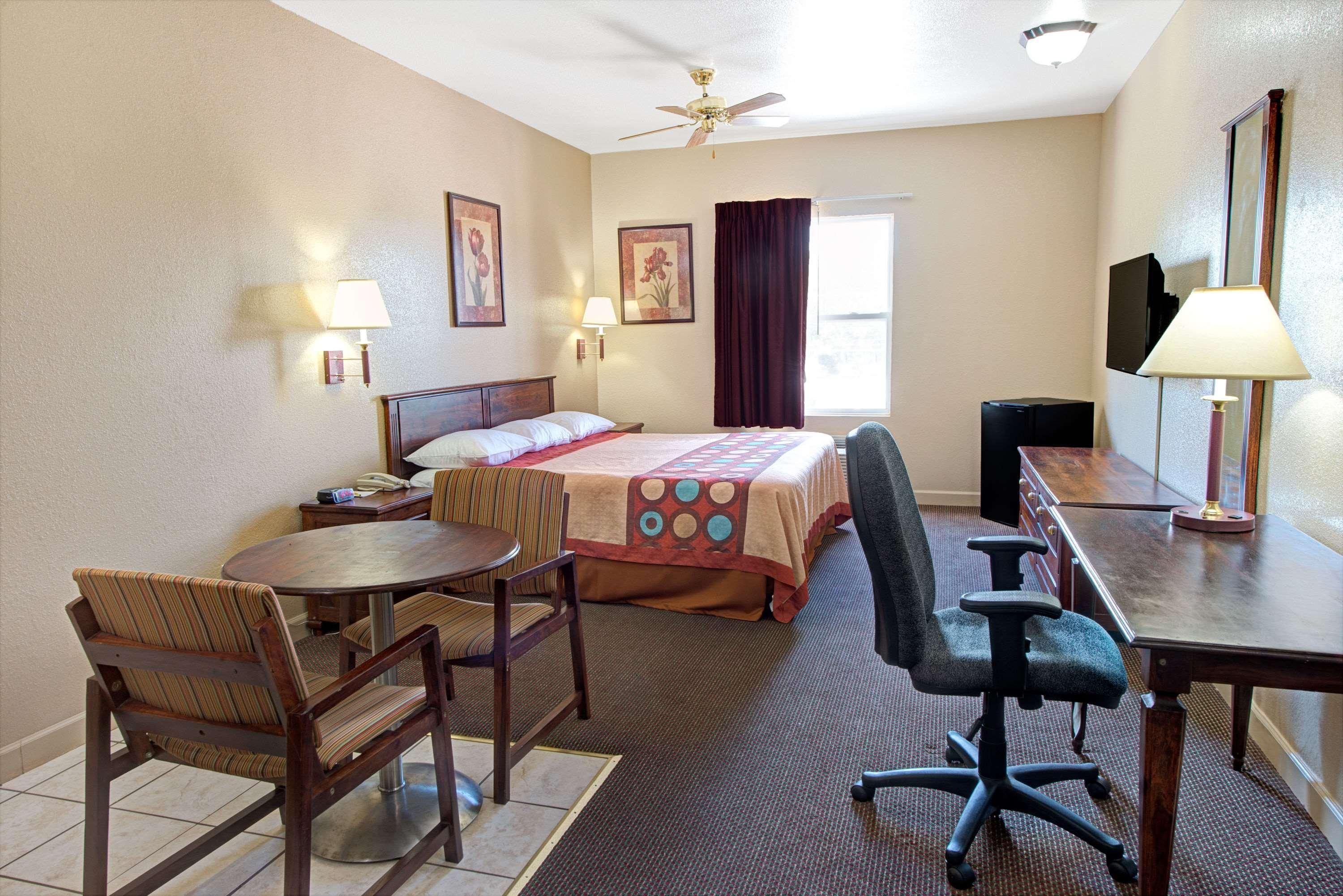 ซูเปอร์ 8 บาย วินด์แฮม เซนต์หลุยส์ แอร์พอร์ต Hotel Woodson Terrace ภายนอก รูปภาพ