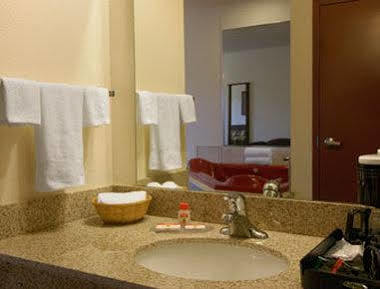 ซูเปอร์ 8 บาย วินด์แฮม เซนต์หลุยส์ แอร์พอร์ต Hotel Woodson Terrace ภายนอก รูปภาพ