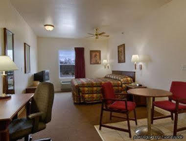 ซูเปอร์ 8 บาย วินด์แฮม เซนต์หลุยส์ แอร์พอร์ต Hotel Woodson Terrace ภายนอก รูปภาพ